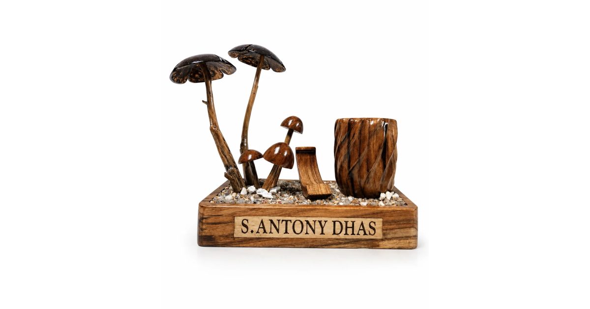 Wooden Mushroom-Themed Pen Stand & Desk Decor